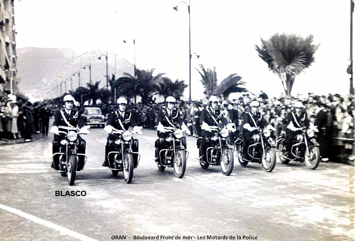 Oran - Boulevard Front de mer - Les Motards de la Police.jpg